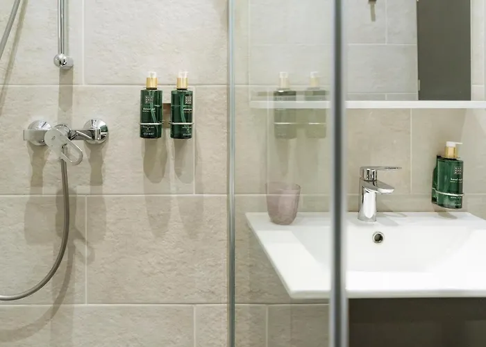 21 - New Building & Parking Apartman Bukarest