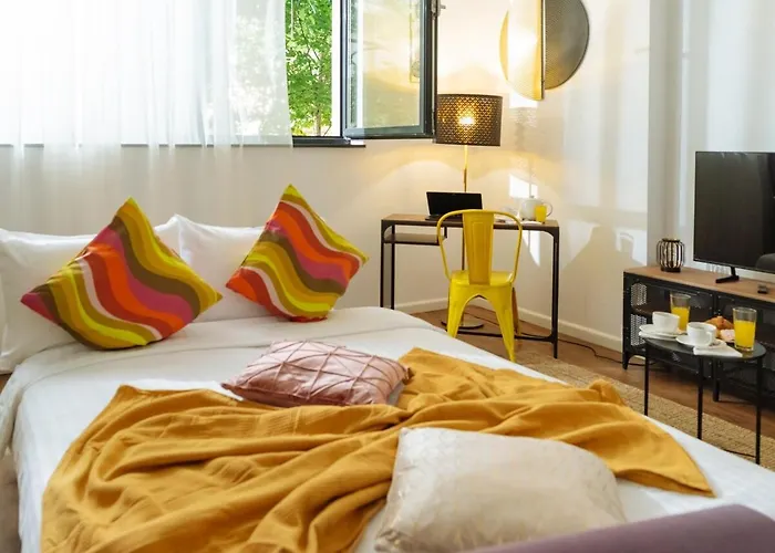 Apartment 21 - New Building & Parking *
